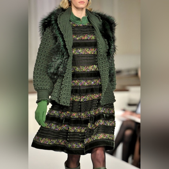 Oscar de la Renta Dresses & Skirts - ○$4,000 OSCAR DE LA RENTA BLACK SILK VELVET BEAD EMBROID RUNWAY DRESS US 8